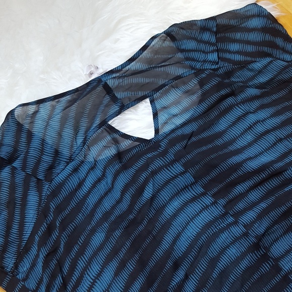 ⭐️BCBGeneration flowy abstract printed top - Picture 4 of 4